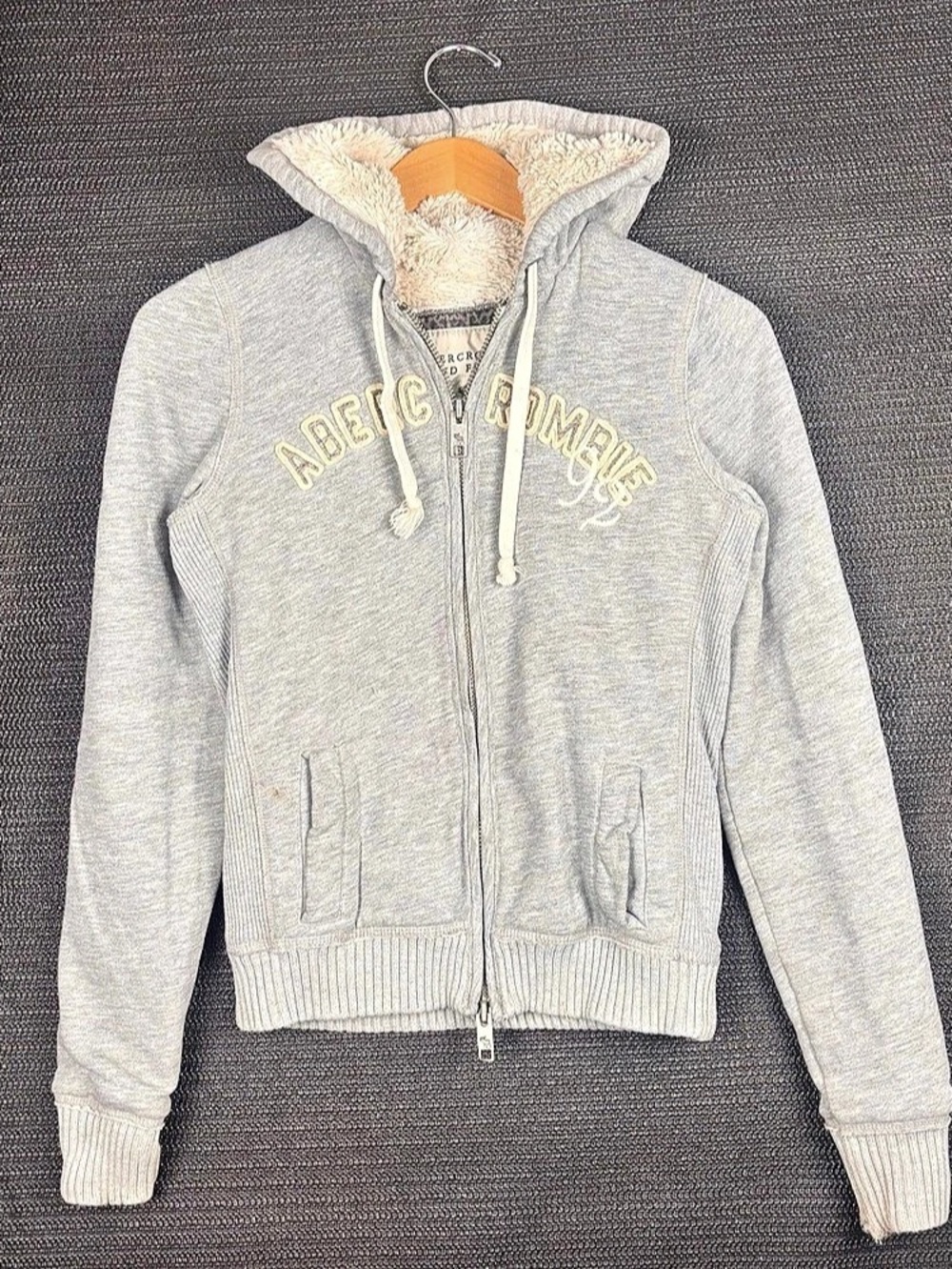 Abercrombie & Fitch Montauk Village Sherpa-Lined Zip Hoodie Gray Size Medium
